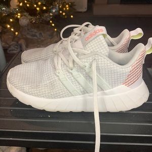 Adidas Questar Flow NXT